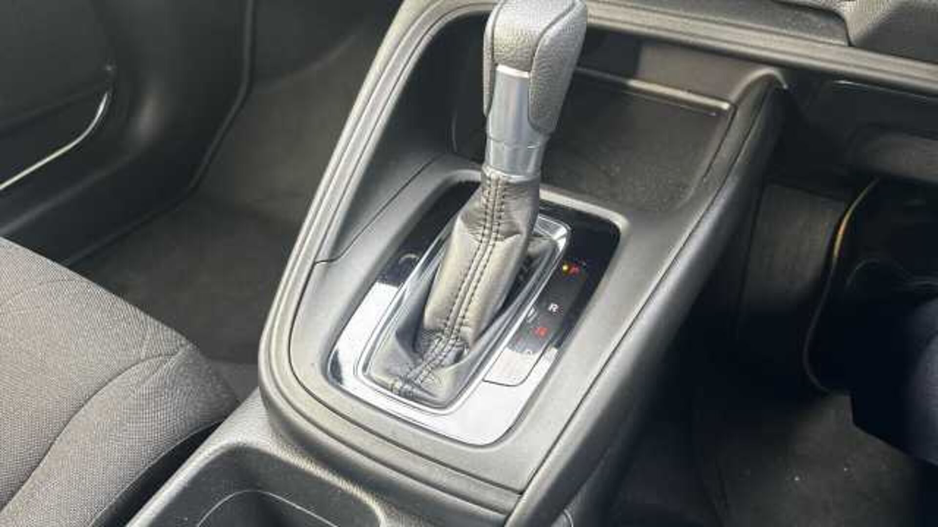 Honda HR-V e:HEV 1.5 eHEV Elegance 5dr CVT Hybrid Hatchback 