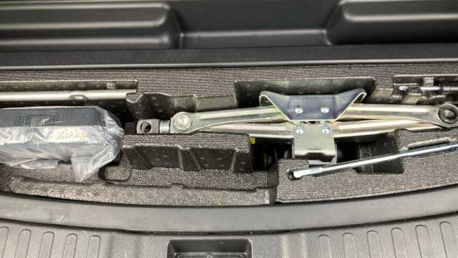 Honda CR-V e:HEV 2.0 i-MMD Hybrid SR 2WD 5dr eCVT Hybrid Estate 